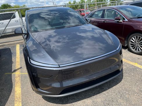 Used 2026 Tesla Model Y 2WD image 21