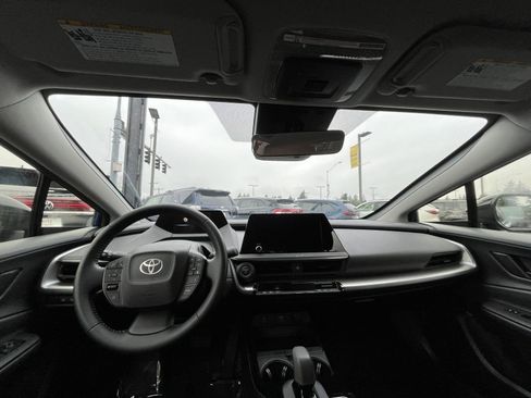 Used 2025 Toyota Prius LE image 33