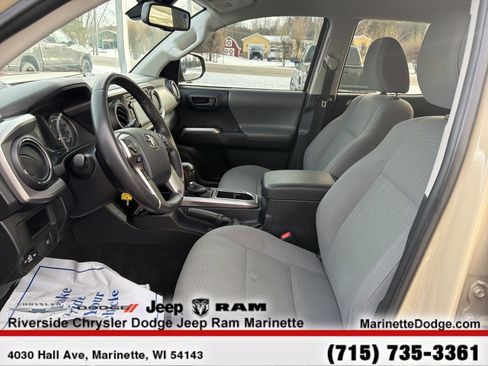 Used 2018 Toyota Tacoma SR5 w/ Four Season Floor Mat Package image 15