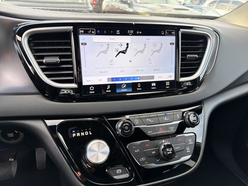 New 2026 Chrysler Voyager LX image 11