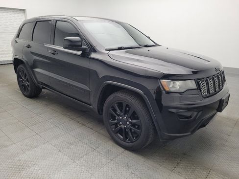 Used 2018 Jeep Grand Cherokee Altitude image 13