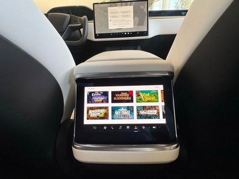 Used 2022 Tesla Model S image 19