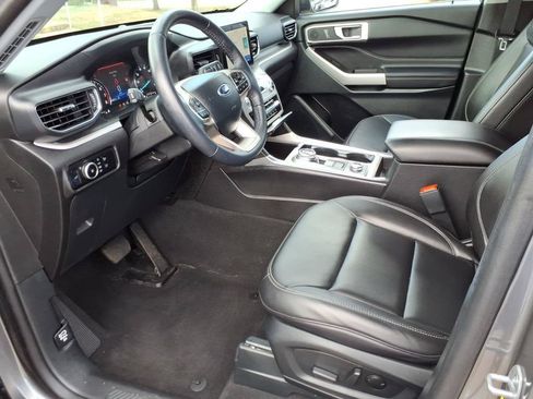 Used 2024 Ford Explorer XLT w/ Equipment Group 202A AWD/4WD image 10