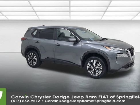 Used 2023 Nissan Rogue SV image 3