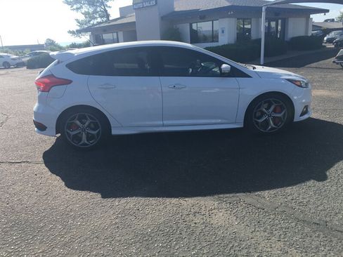 Used 2017 Ford Focus ST FWD image 3