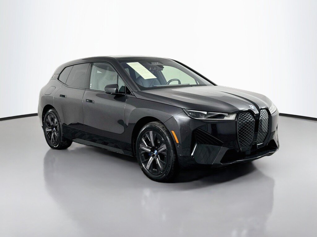 Used 2024 BMW iX xDrive50 w/ Sport Package AWD/4WD image 7
