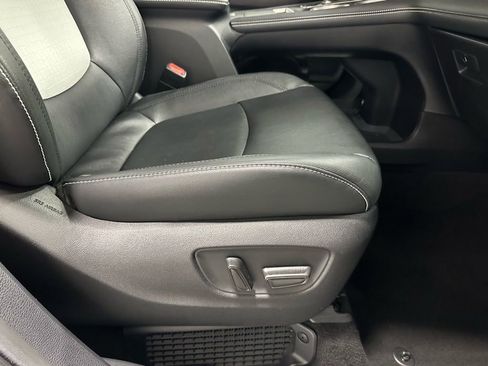 Used 2025 Toyota Sienna XSE image 62