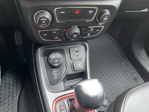 Used 2018 Jeep Compass Trailhawk w/ Leather Interior Group AWD/4WD image 25