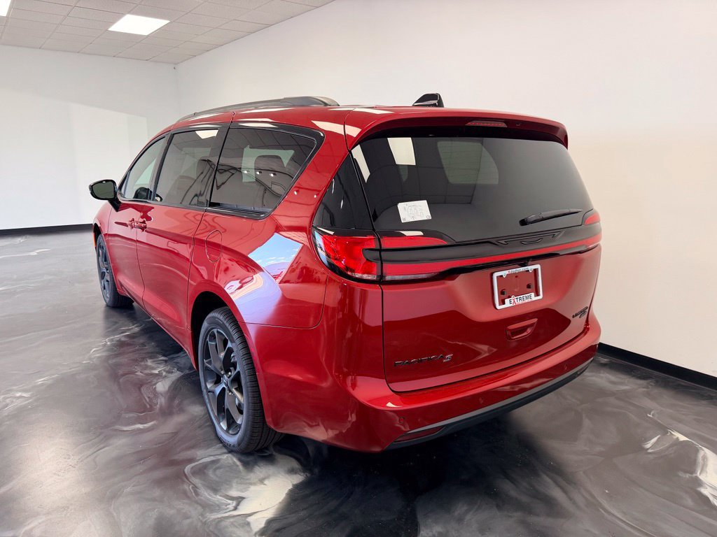 New 2027 Chrysler Pacifica Limited AWD/4WD image 22