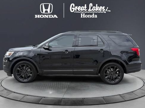Used 2018 Ford Explorer XLT w/ Equipment Group 202A FWD image 3