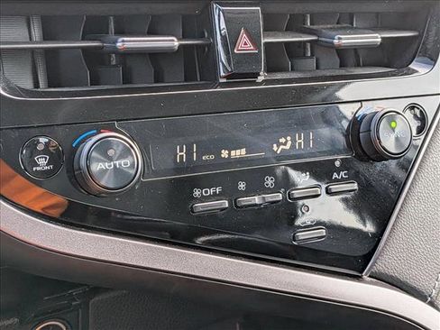 Used 2023 Toyota Camry SE image 14