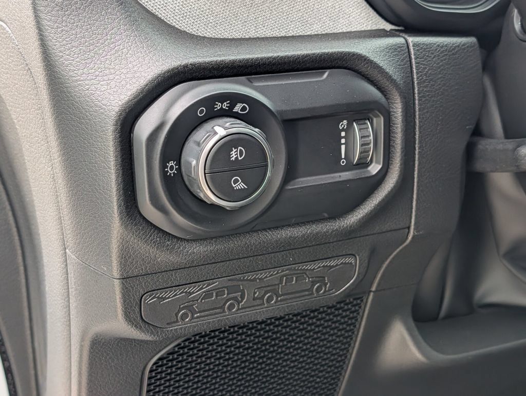 Used 2025 Jeep Gladiator Sport AWD/4WD image 15