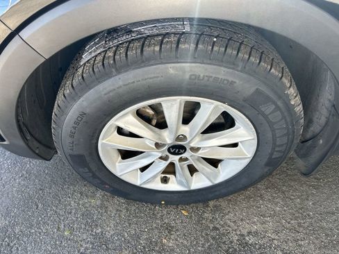 Used 2019 Kia Sorento L image 10