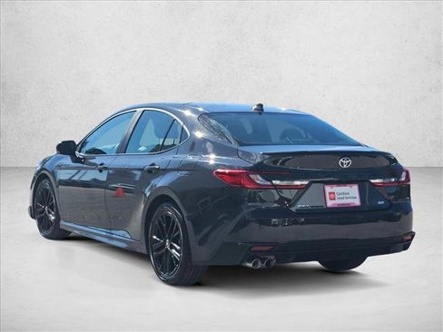 Used 2025 Toyota Camry SE image 8