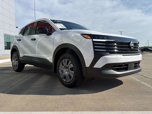 Used 2025 Nissan Kicks S FWD image 4