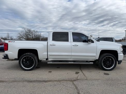 Used 2017 Chevrolet Silverado 1500 LTZ Z71 w/ LTZ Plus Package image 10