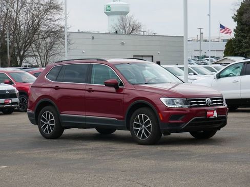 Used 2021 Volkswagen Tiguan SE image 2