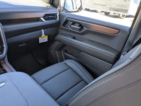 New 2026 GMC Yukon XL Denali w/ Sun & Power Step Package image 17