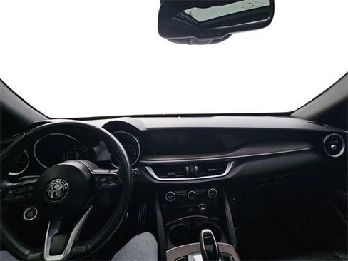 Used 2023 Alfa Romeo Stelvio Ti image 12