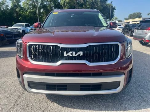 Used 2024 Kia Telluride EX w/ EX Captain's Chair Package FWD image 3