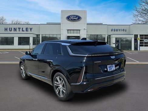 Used 2024 Cadillac Lyriq Luxury AWD/4WD image 6