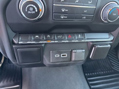 Used 2022 Chevrolet Silverado 1500 Custom image 17