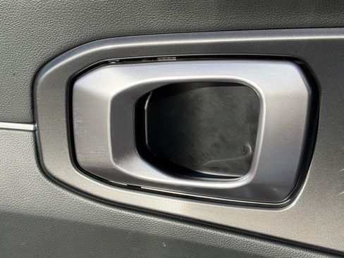 Used 2025 Kia Sorento LX FWD image 17
