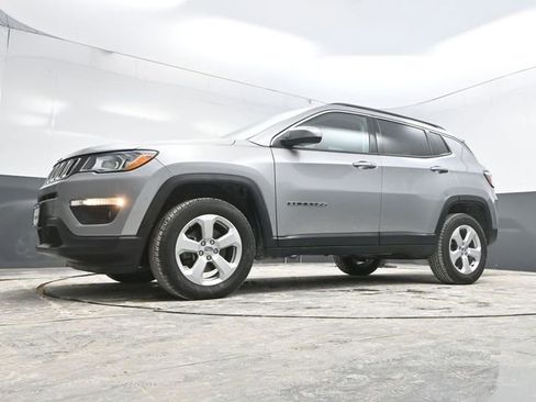 Used 2020 Jeep Compass Latitude image 34