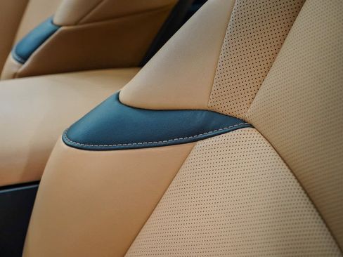 Certified 2025 Lexus ES 300h w/ Premium Package image 20