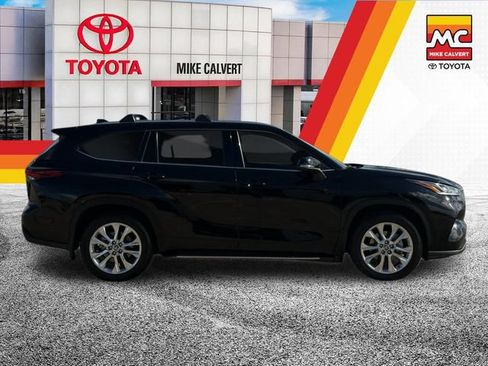 Used 2025 Toyota Highlander Limited FWD image 6