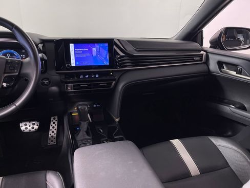 Used 2025 Toyota Camry SE FWD image 15