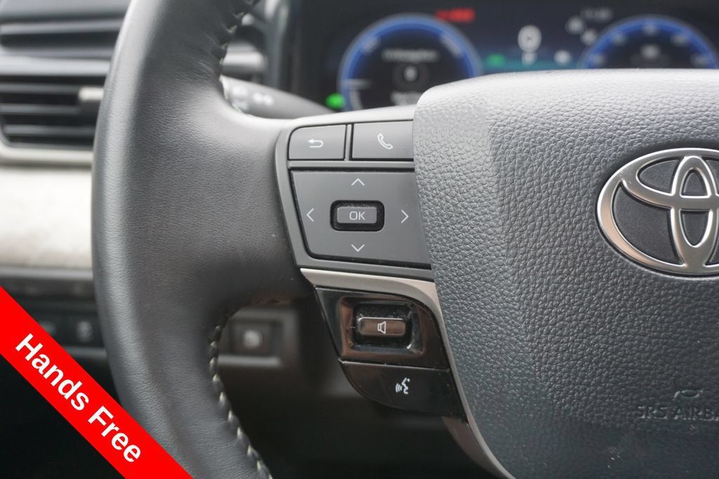Used 2025 Toyota Camry XLE AWD/4WD image 4