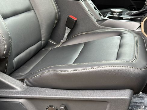 New 2025 Ford Bronco Badlands image 13