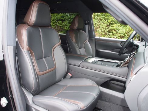 New 2026 Nissan Armada SL w/ Captain's Chari Seat Package image 11