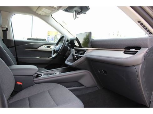 Used 2025 Ford Explorer Active AWD/4WD image 21