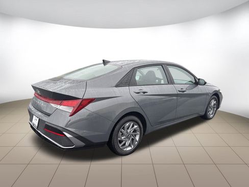 Used 2024 Hyundai Elantra SEL image 7