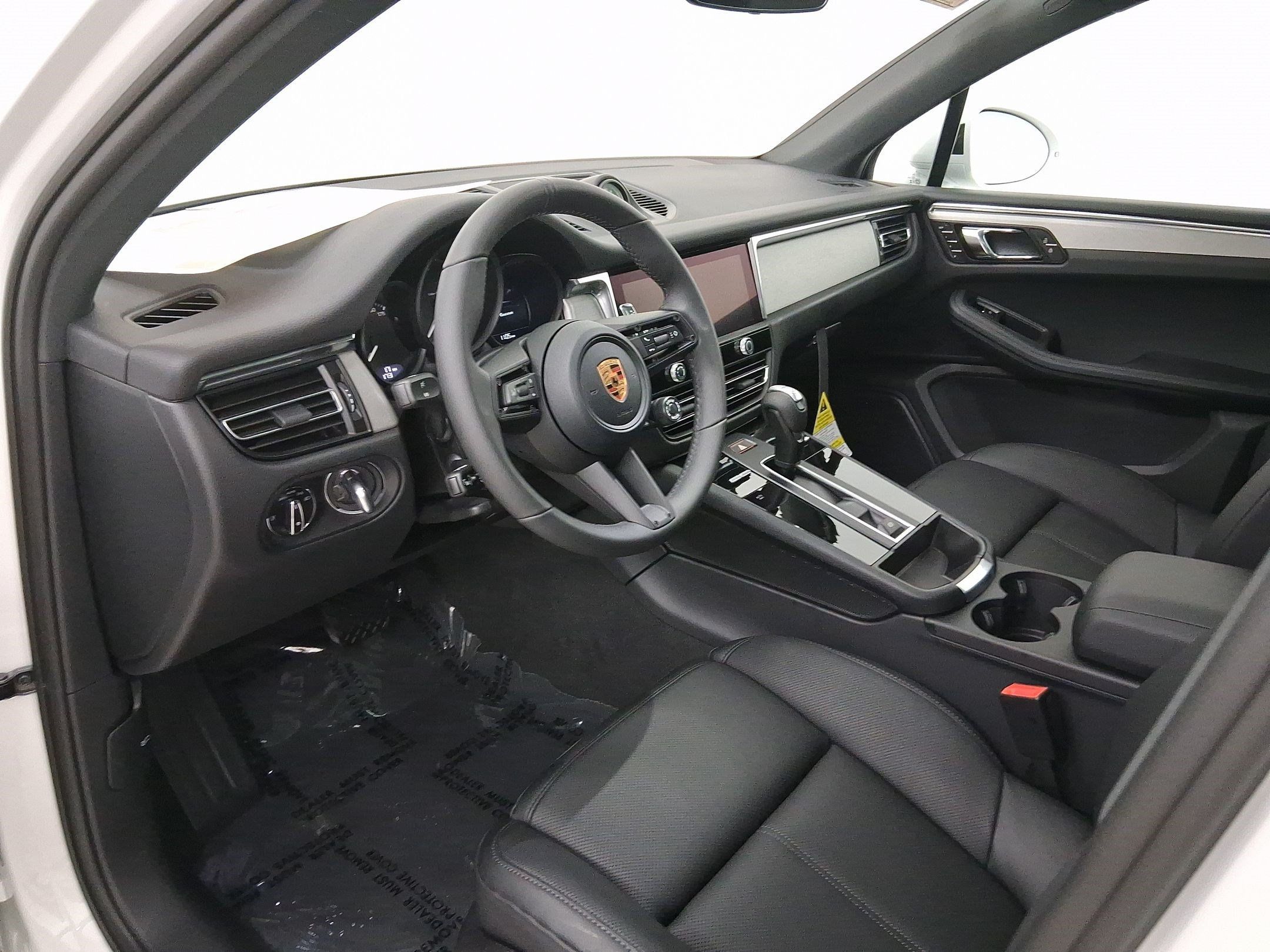 Used 2026 Porsche Macan AWD/4WD image 4