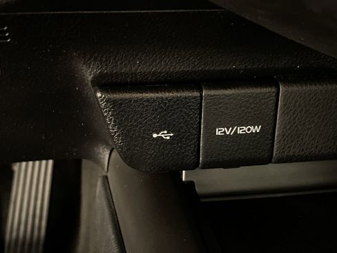 Used 2022 Toyota Camry SE w/ Cold Weather Package image 33