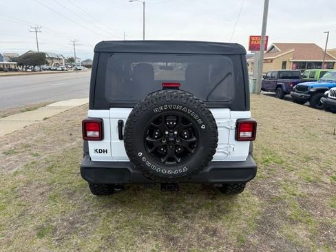 Certified 2022 Jeep Wrangler Sport AWD/4WD image 6