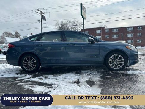 Used 2019 Ford Fusion SE image 4