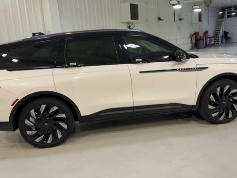 New 2026 Lincoln Nautilus Reserve AWD/4WD image 2
