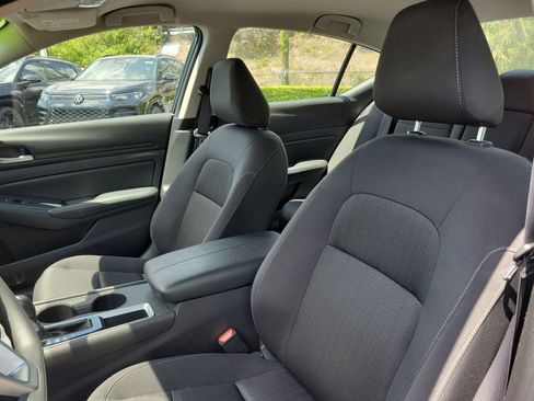 Used 2025 Nissan Altima 2.5 SV FWD image 19