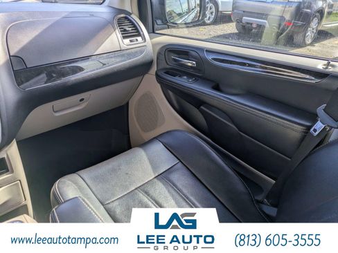 Used 2014 Chrysler Town & Country Touring FWD image 15