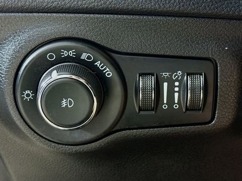 Used 2021 Jeep Compass Latitude FWD image 9