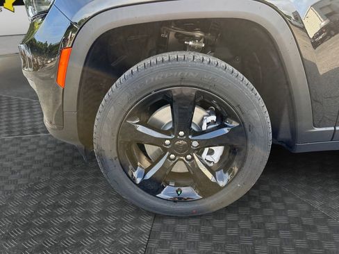 New 2025 Jeep Grand Cherokee L Limited w/ Black Appearance Package image 14