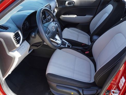 Used 2022 Hyundai Venue SEL image 9