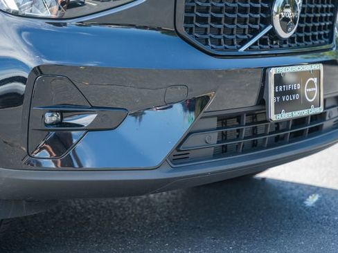 Certified 2025 Volvo XC40 B5 Plus AWD/4WD image 14
