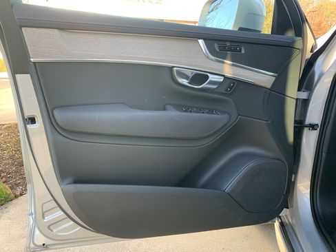 Used 2025 Volvo XC90 B5 Plus image 14