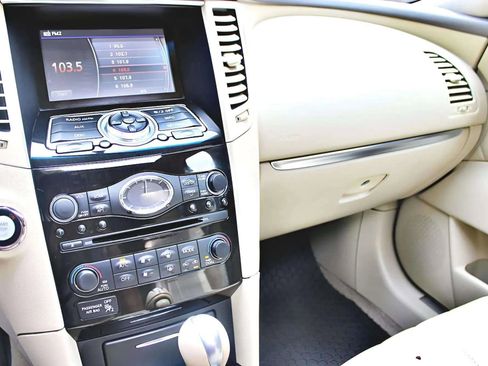 Used 2014 INFINITI QX70 3.7 Sport Utility 4D image 13