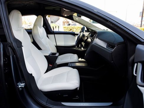 Used 2020 Tesla Model S Performance image 38